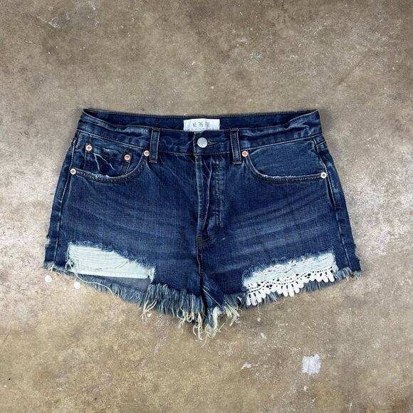 Free People We The Free Denim Shorts Women’s 29 Blue Distressed Crochet Trim - Picture 1 of 8